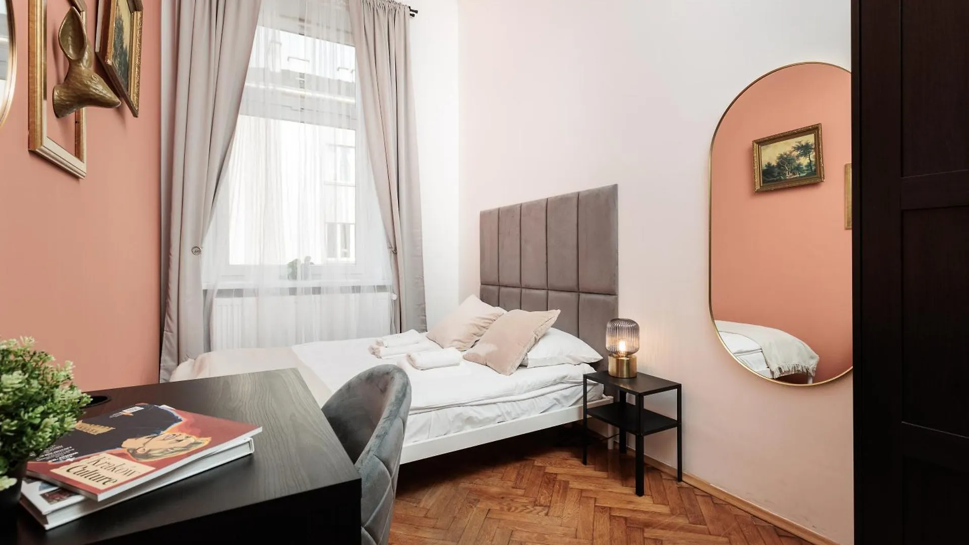 Apartment Stylowy Apartament - 6 Sypialni - Krakow, Stare Miasto - By Upstairs